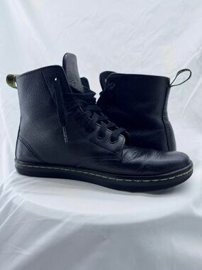 Dr. Martens Leyton Women's 7-Eye Black Leather Boots Size 8 Streetwear Athletic